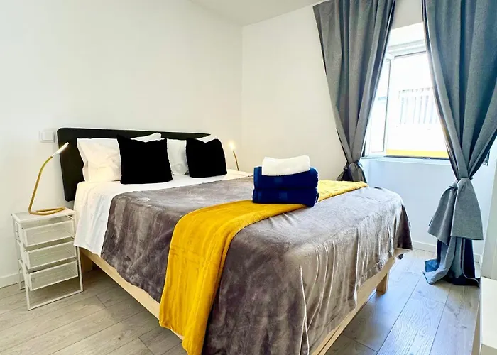 BrightHouse - Modern Apartments in Sítio Nazaré