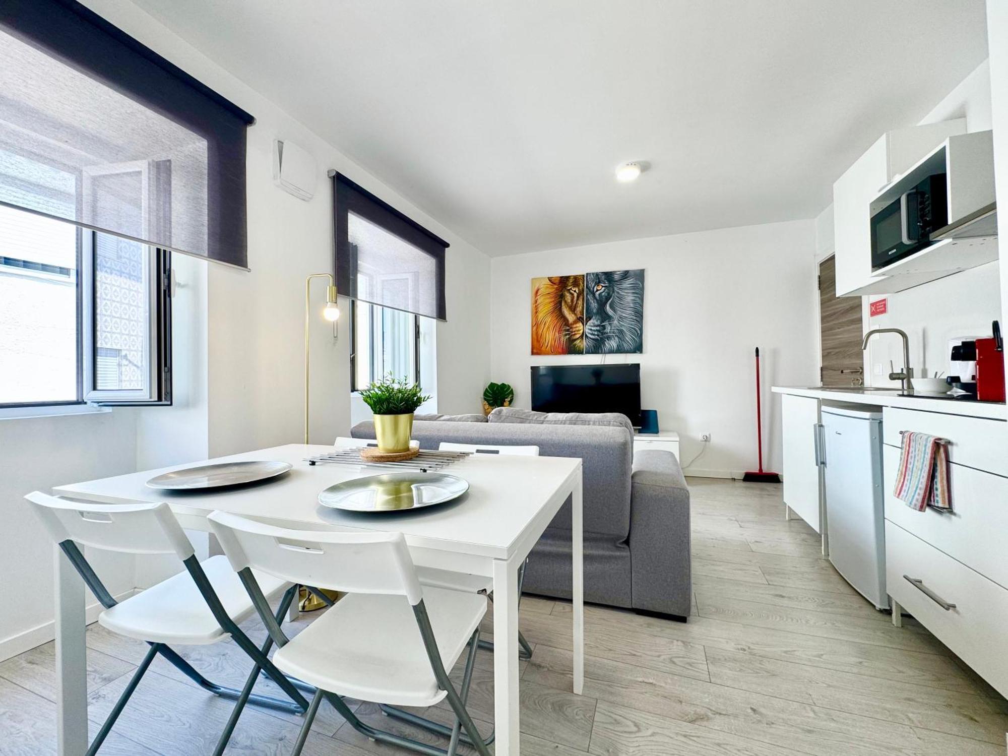 Brighthouse - Modern In Sítio